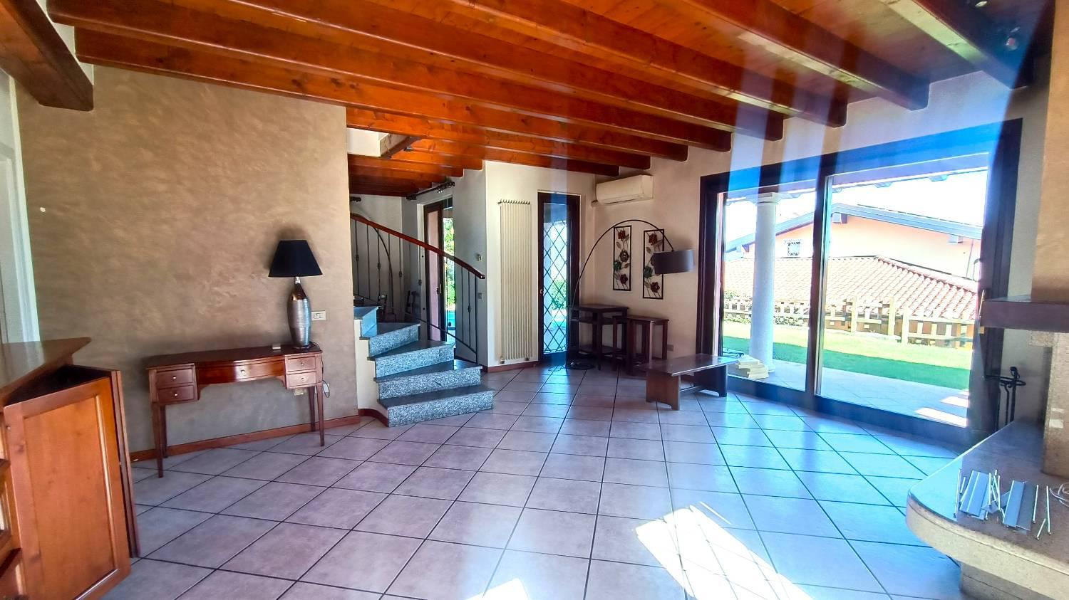 Villa in vendita a Meina (NO)