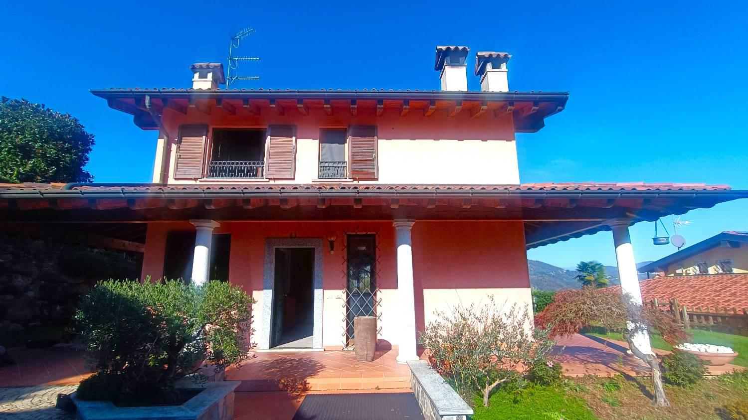 Villa in vendita a Meina (NO)