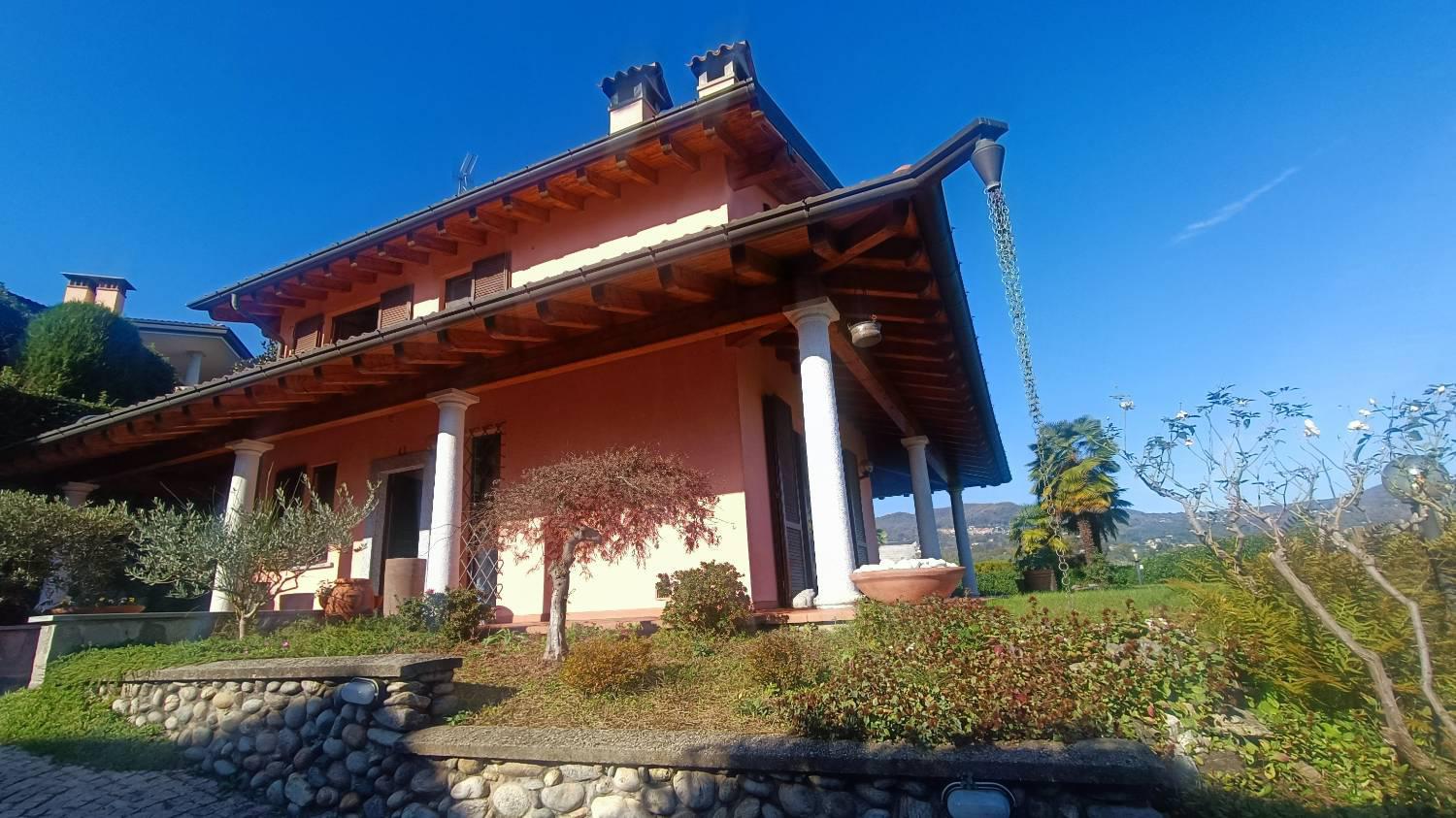 Villa in vendita a Meina (NO)