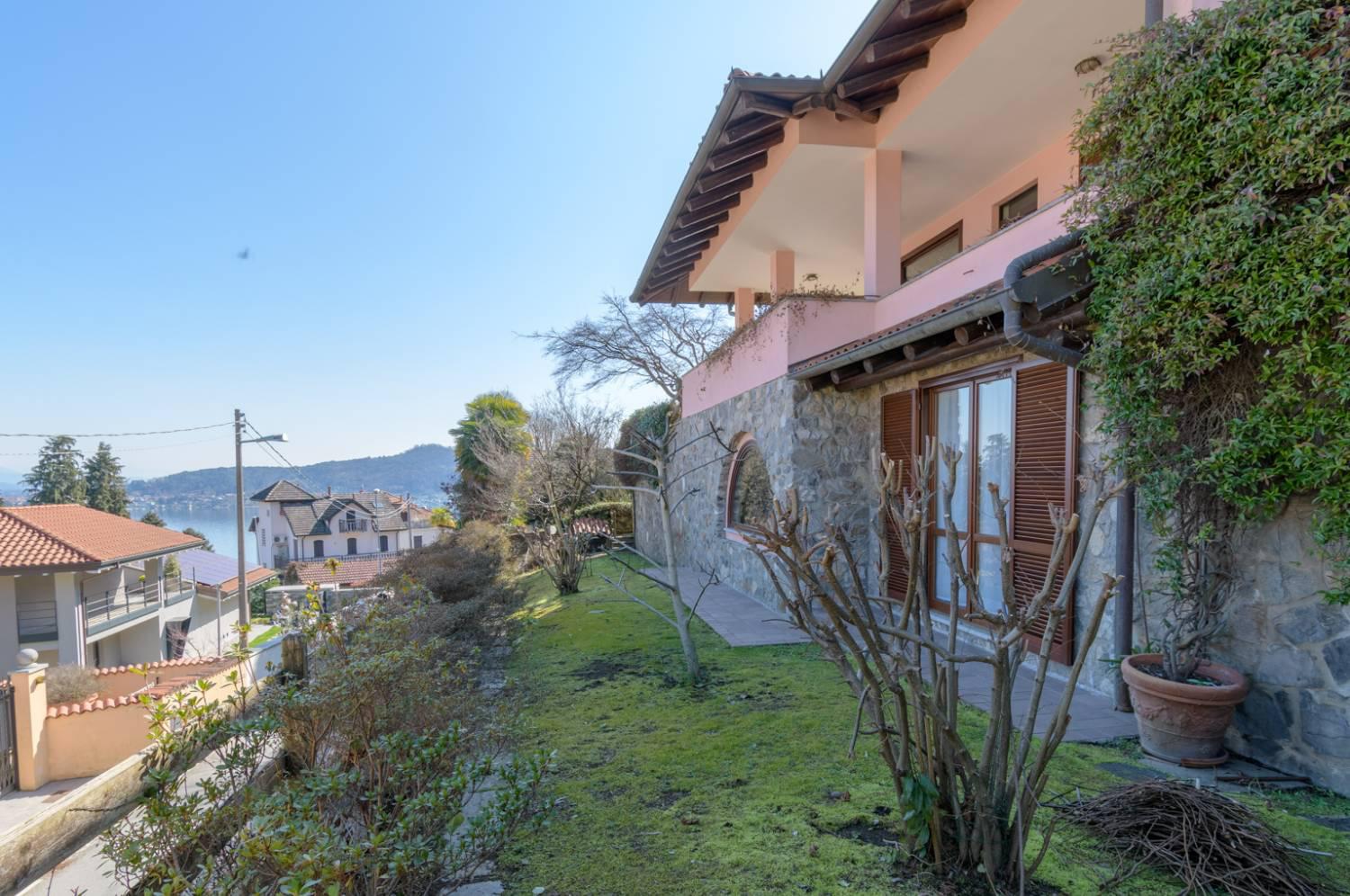 Villa in vendita a Meina (NO)