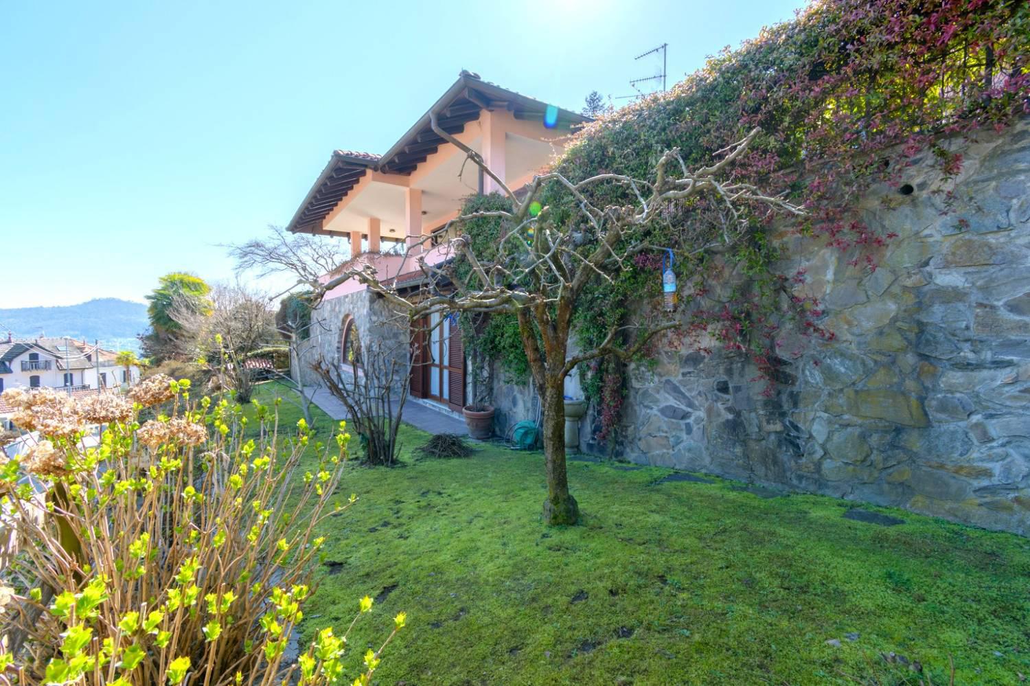 Villa in vendita a Meina (NO)