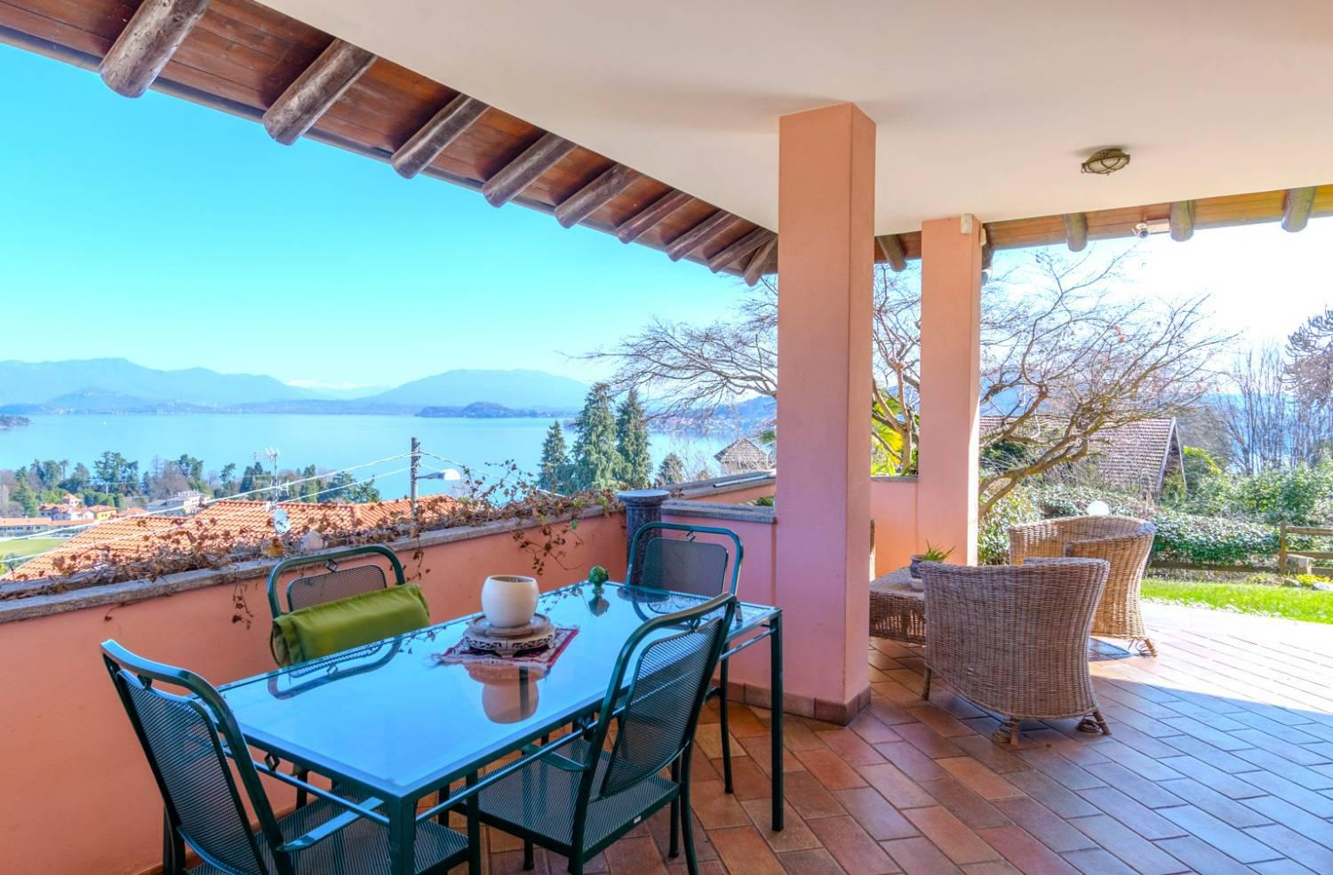 Villa in vendita a Meina (NO)
