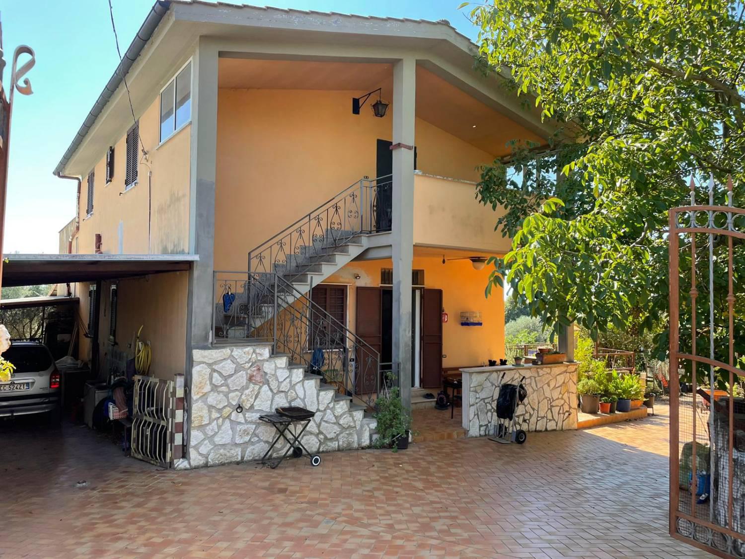 Casa indipendente in vendita a Anguillara Sabazia (RM)