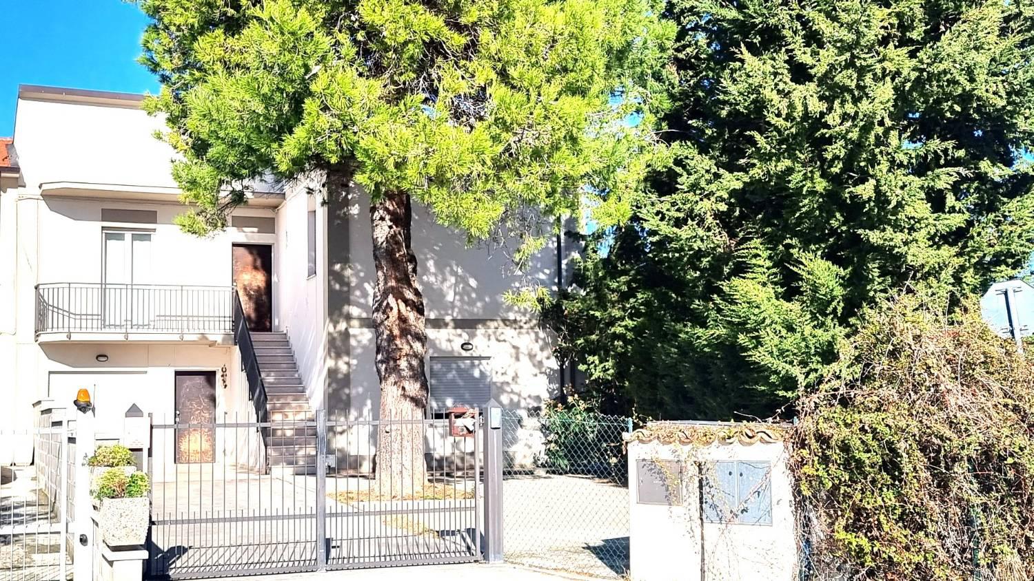 Foto 1 di 31 - Villa a schiera in vendita a Montesilvano