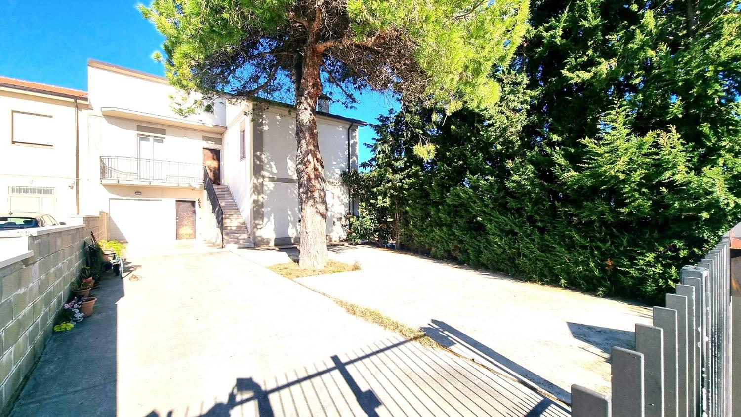 Foto 2 di 31 - Villa a schiera in vendita a Montesilvano
