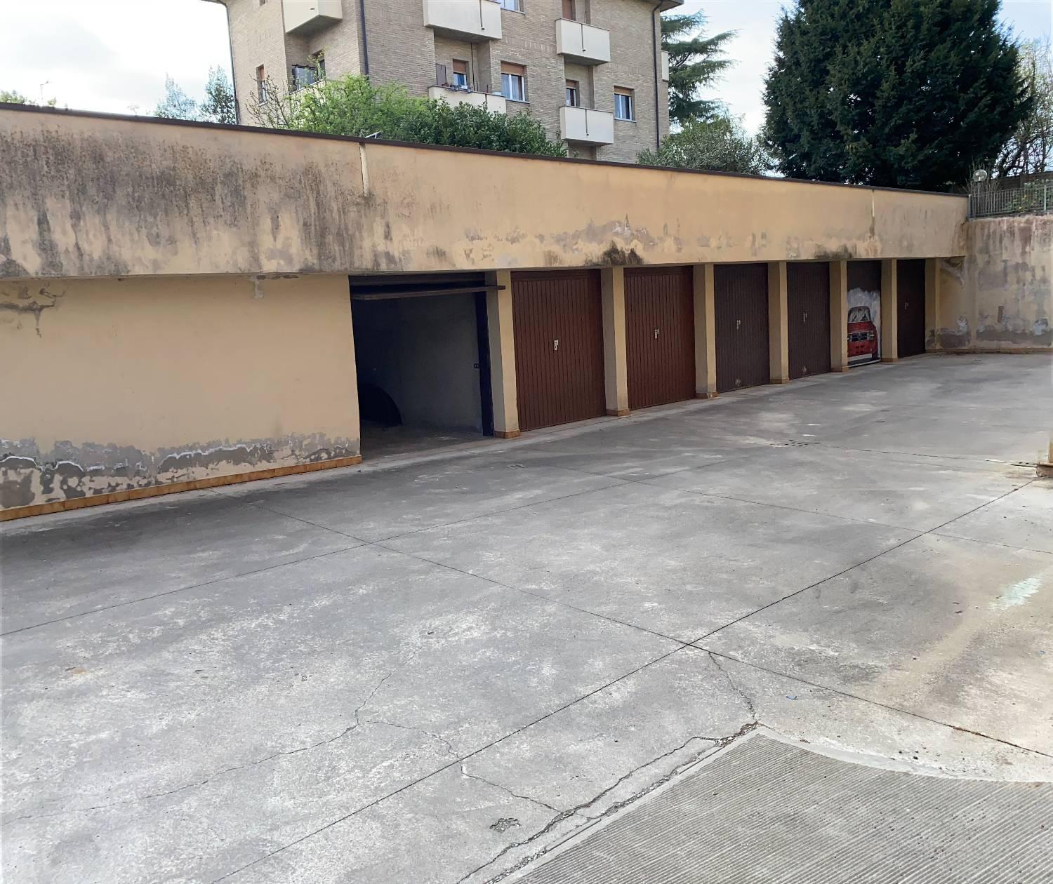 Box/Posto auto vendita Cesano Maderno (Monza e della Brianza)