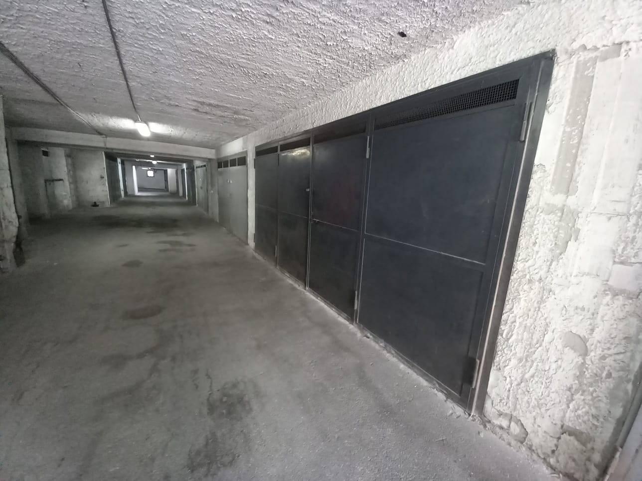 Garage in Vendita