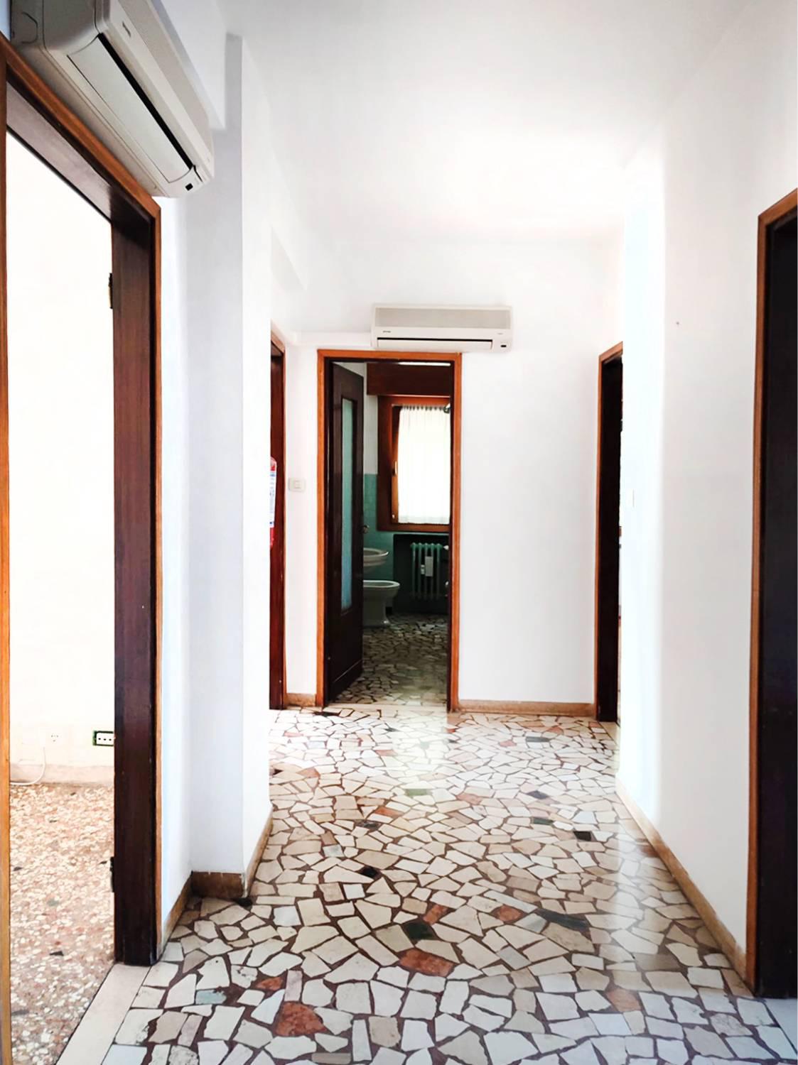 Foto 9 di 10 - Appartamento in vendita a Venezia