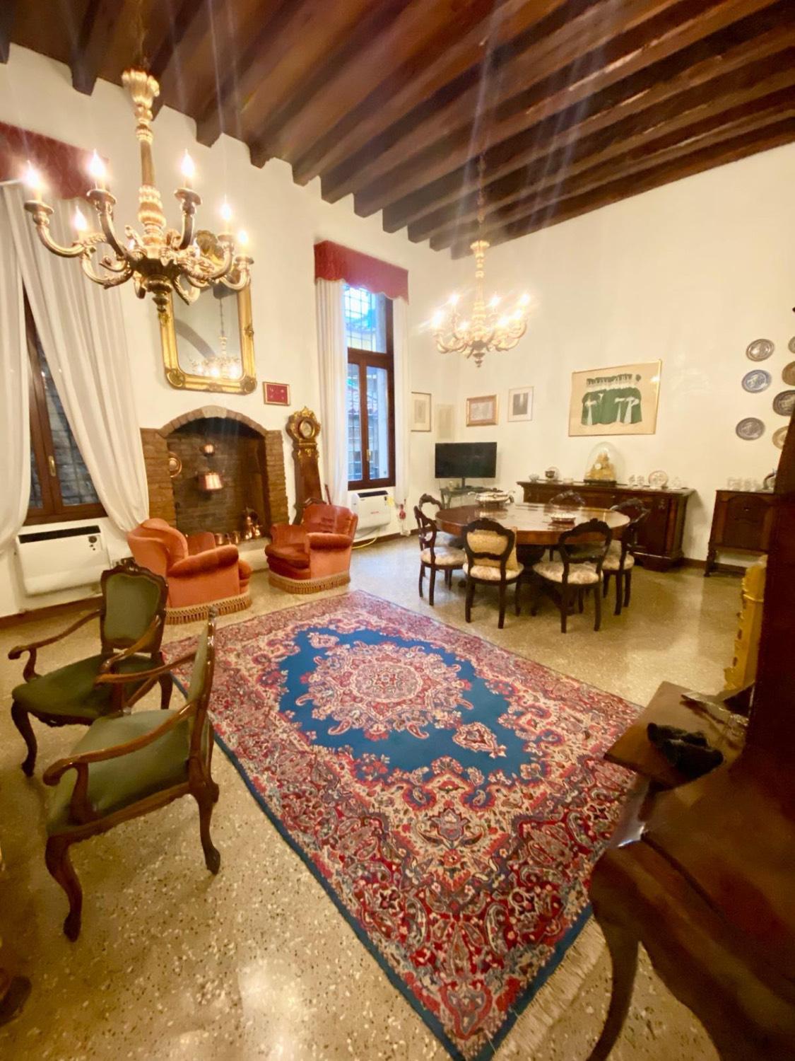 Foto 3 di 18 - Appartamento in vendita a Venezia