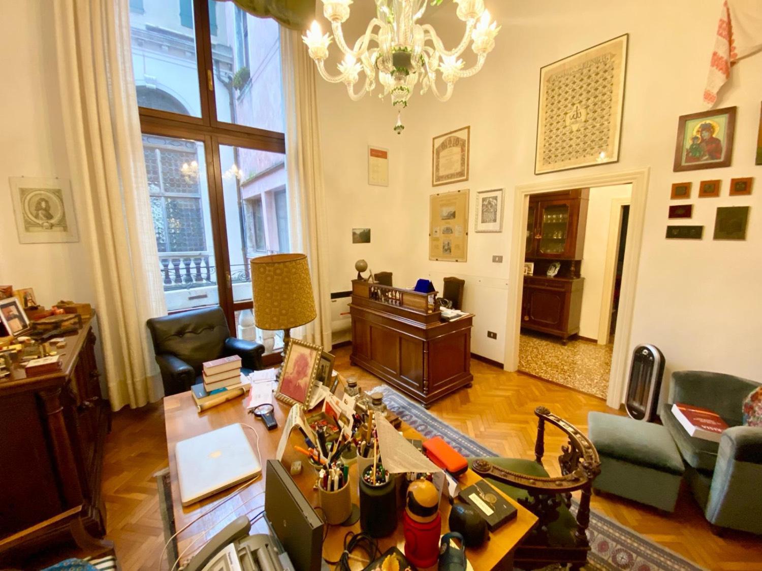 Foto 13 di 27 - Appartamento in vendita a Venezia