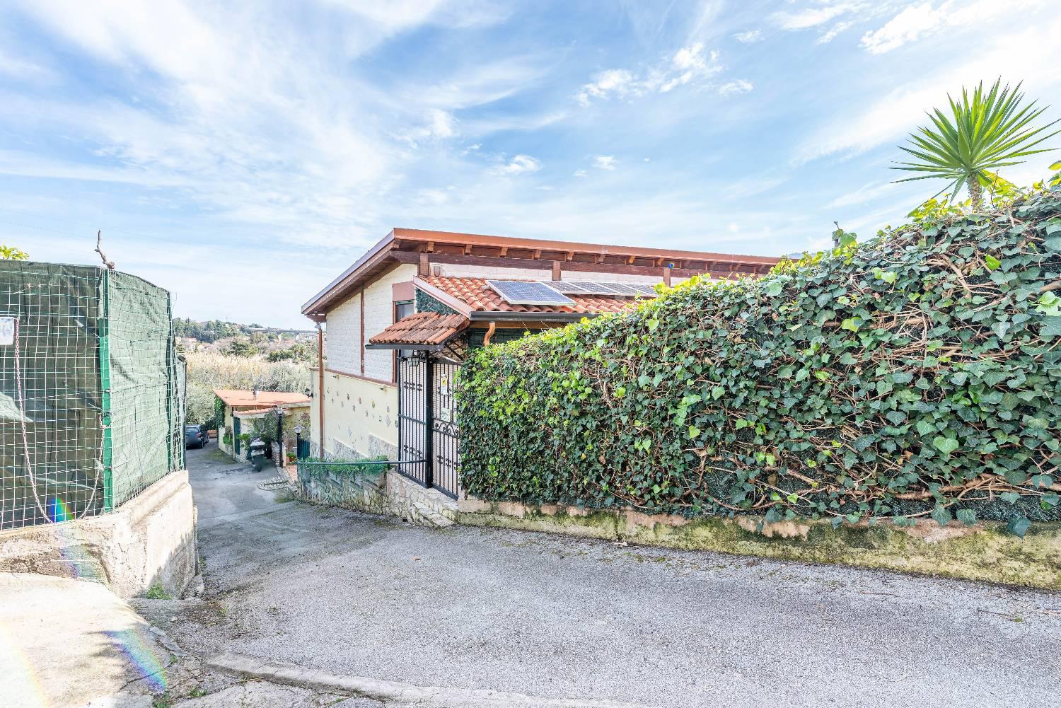Foto 1 di 21 - Villa in vendita a Palermo