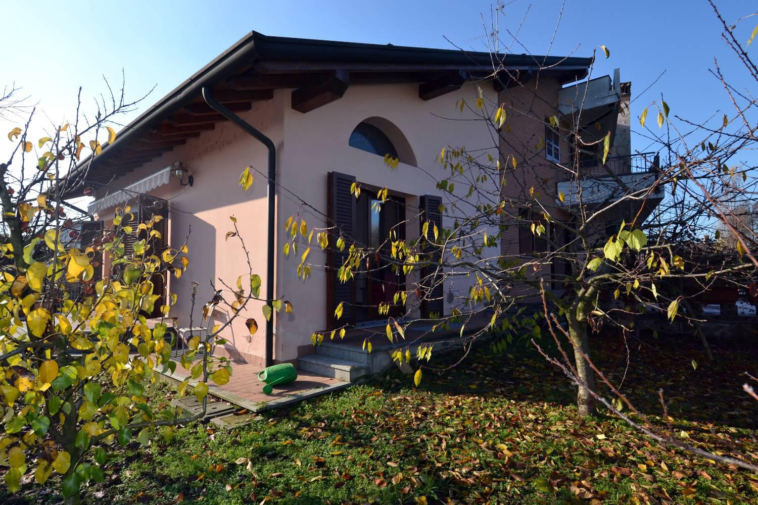 Villa bifamiliare in Vendita Montanaso Lombardo