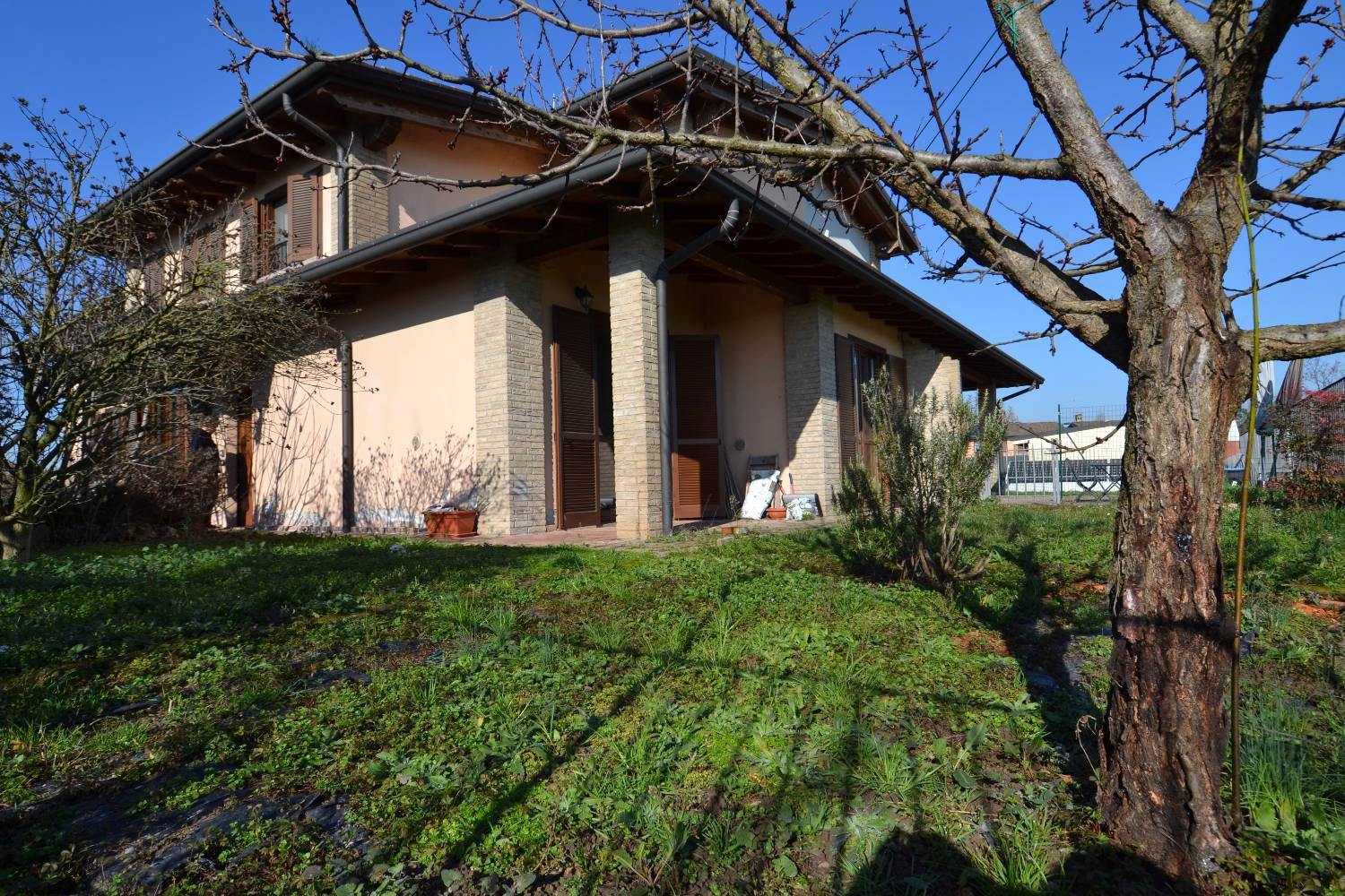 Foto 1 di 18 - Villa a schiera in vendita a Cornegliano Laudense
