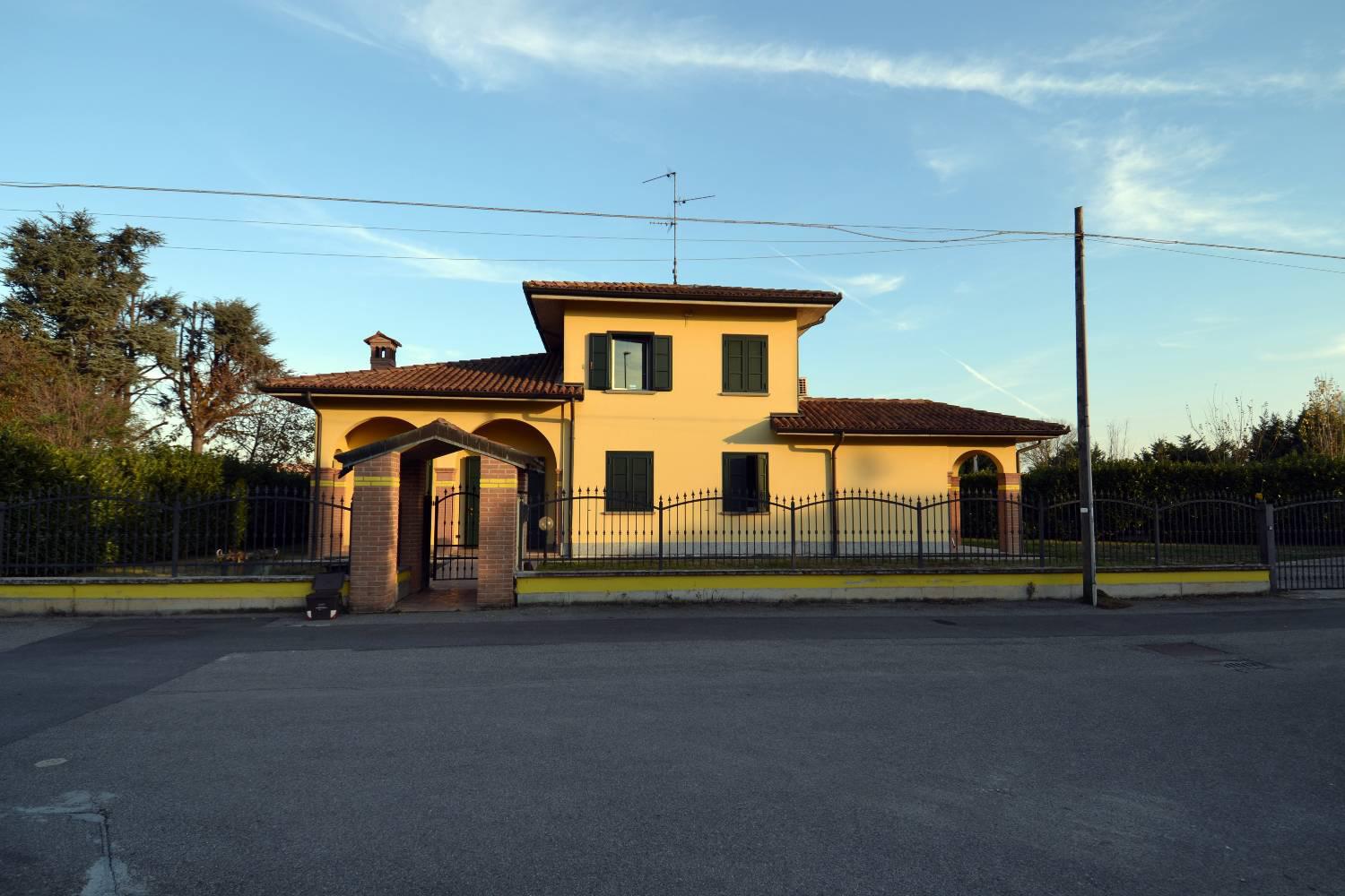 Villa in vendita a Dovera (CR)