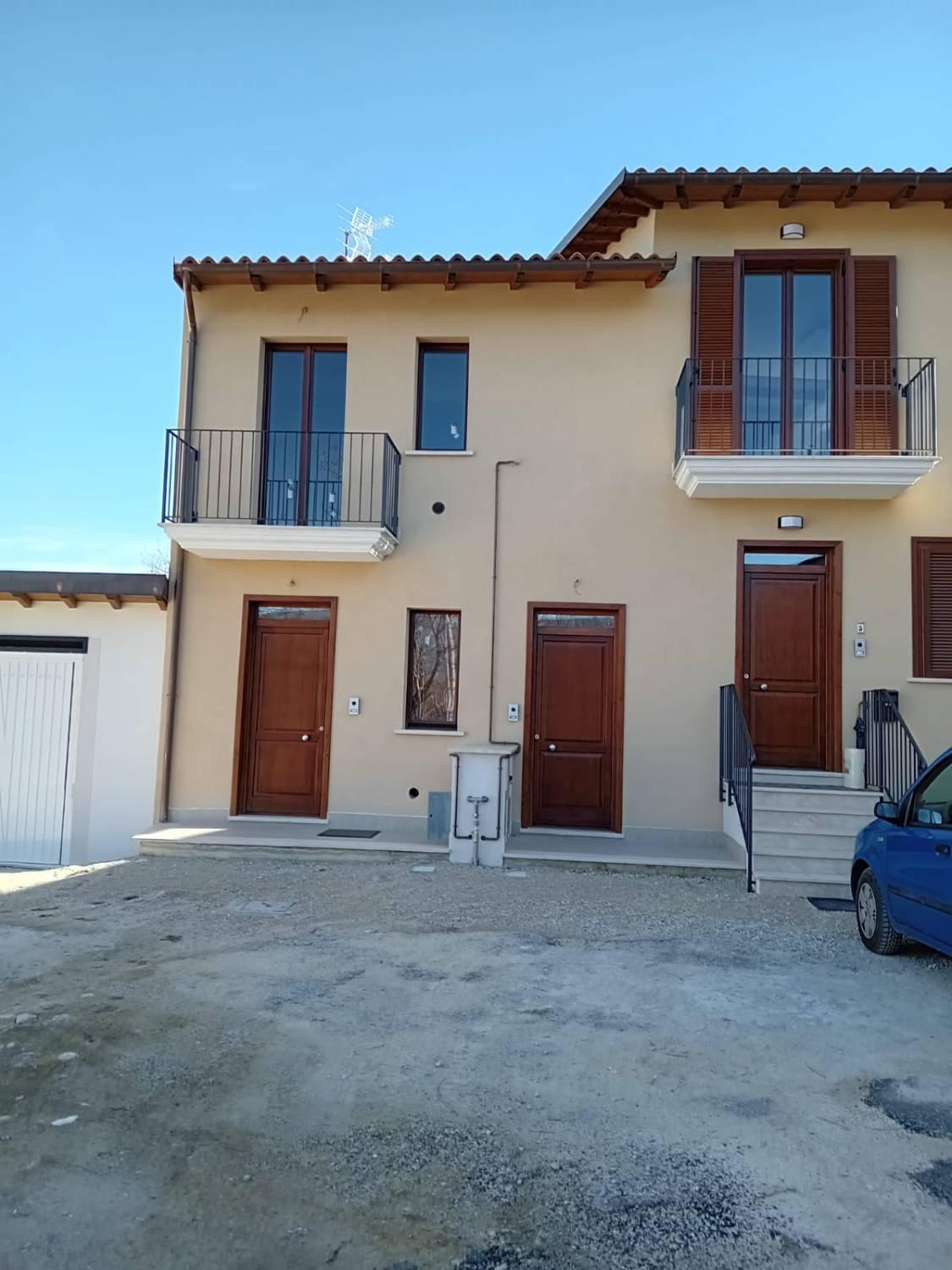 Foto 1 di 16 - Casa indipendente in vendita a L'Aquila