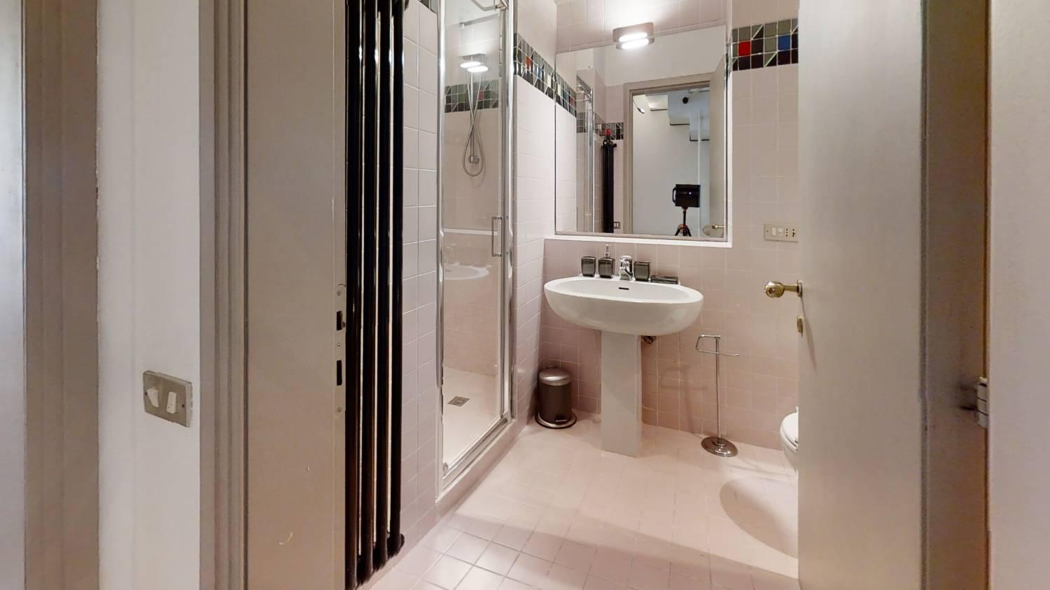 https://img.idia-cdn.it/images/1759/45359/__IAAS1zU__Bathroom5.jpg