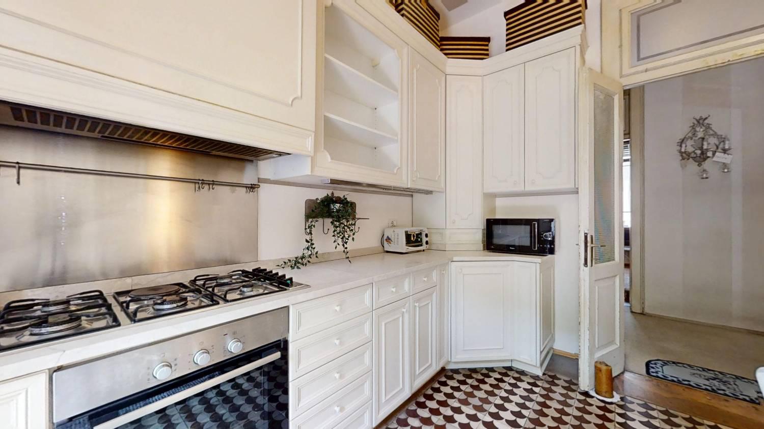 https://img.idia-cdn.it/images/1759/52860/__IAAS1zU__Piazza-del-Castello-1-PD-22-06112025_193715.jpg