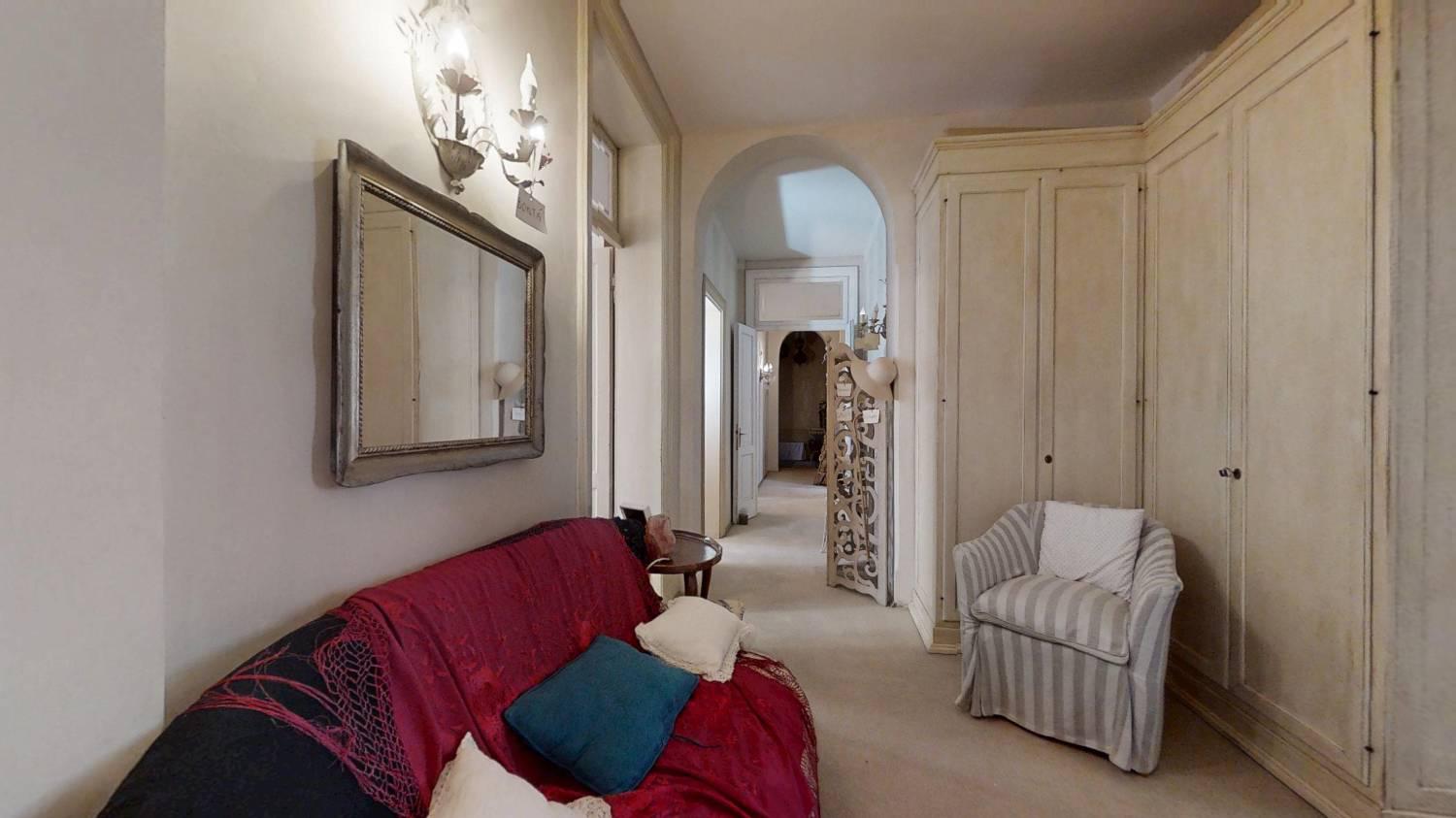 https://img.idia-cdn.it/images/1759/52860/__IAAS1zU__Piazza-del-Castello-1-PD-22-06112025_194008.jpg