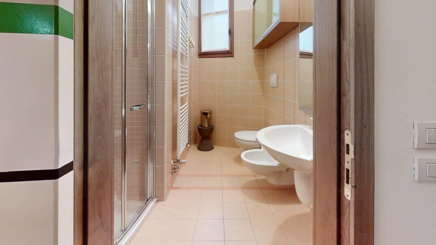 https://img.idia-cdn.it/images/1759/59957/__IAAS1zU__Bathroom_9.jpg