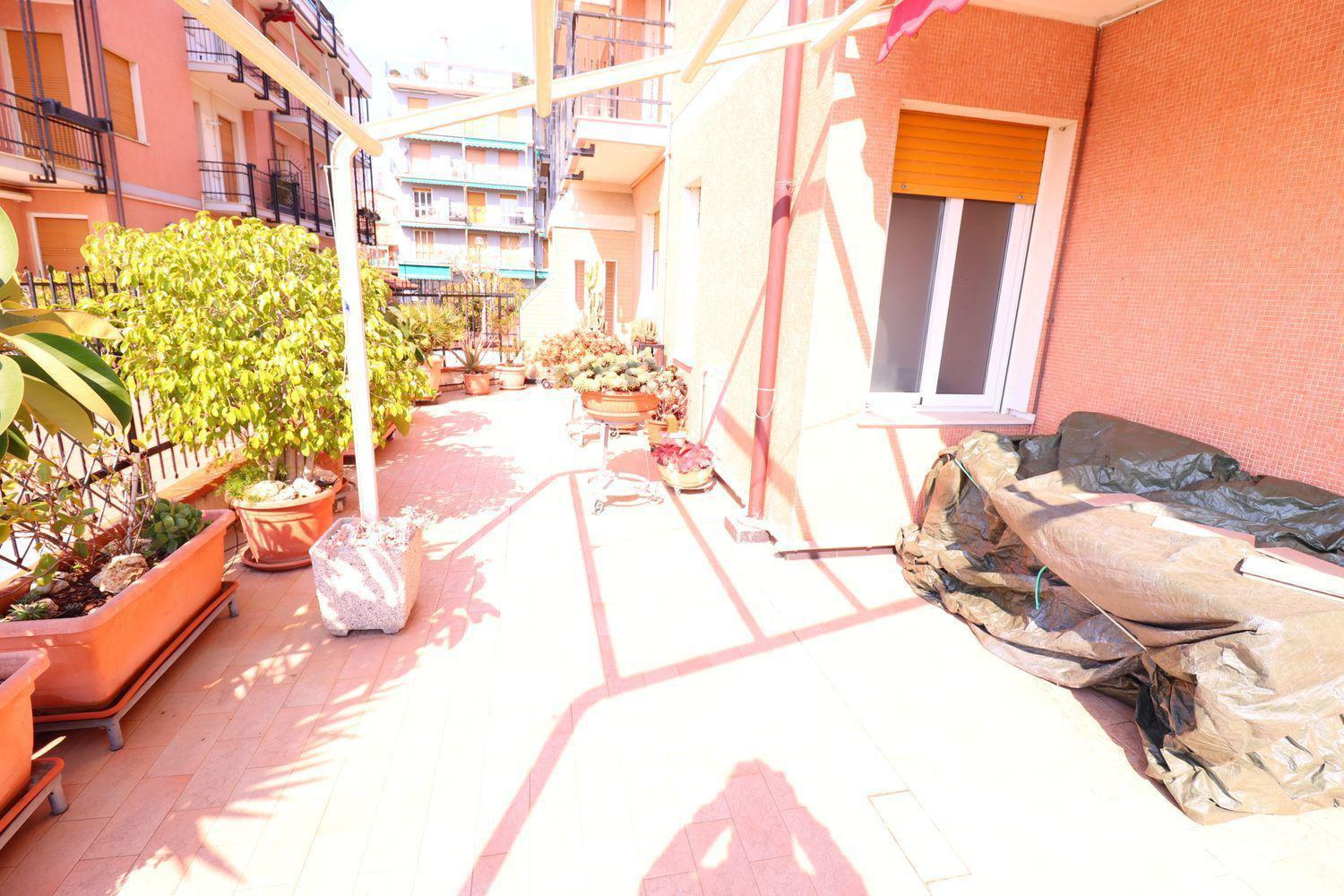 Foto 1 di 24 - Appartamento in vendita a Loano