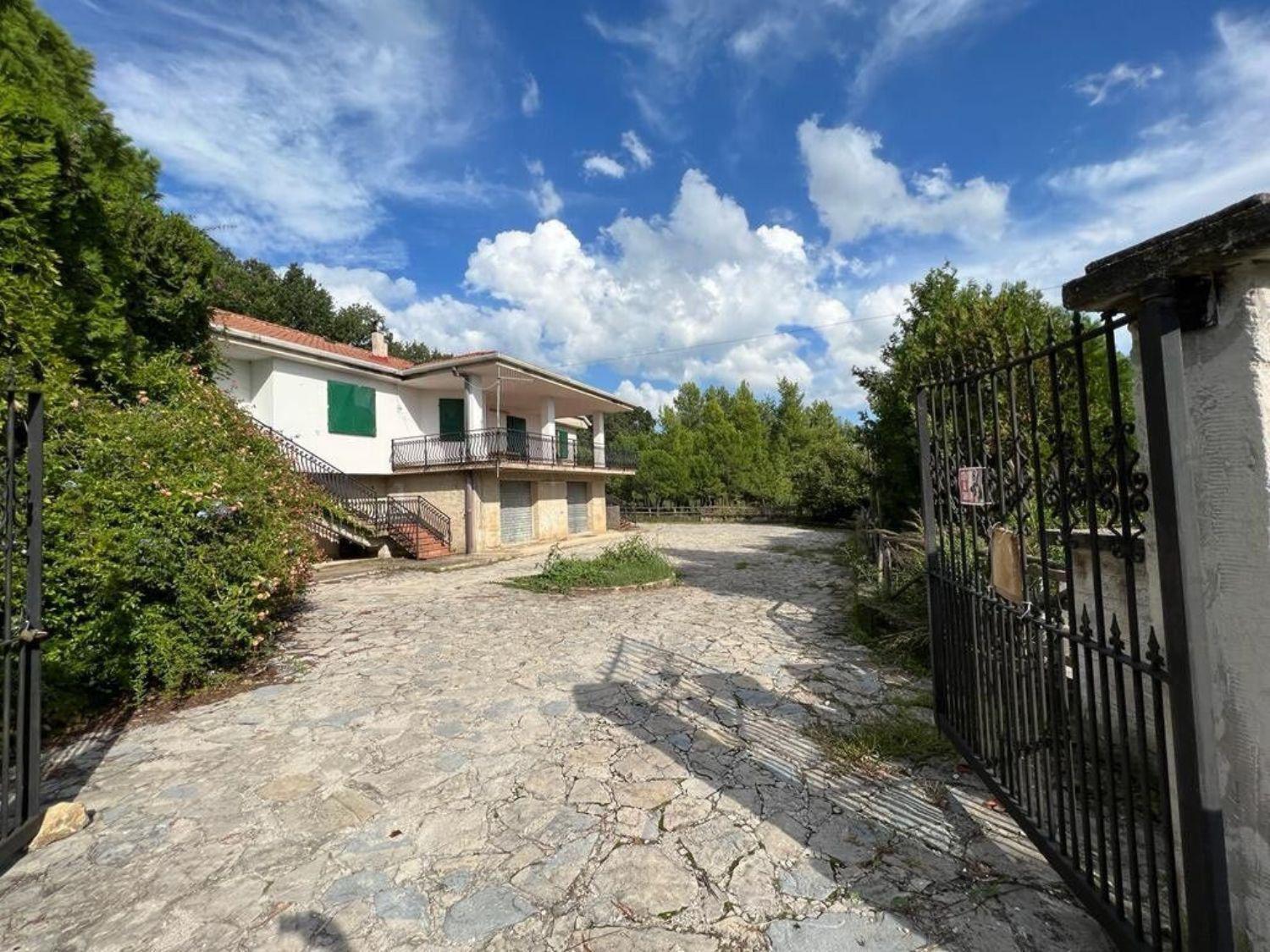 Foto 1 di 16 - Villa in vendita a Montecorvino Pugliano