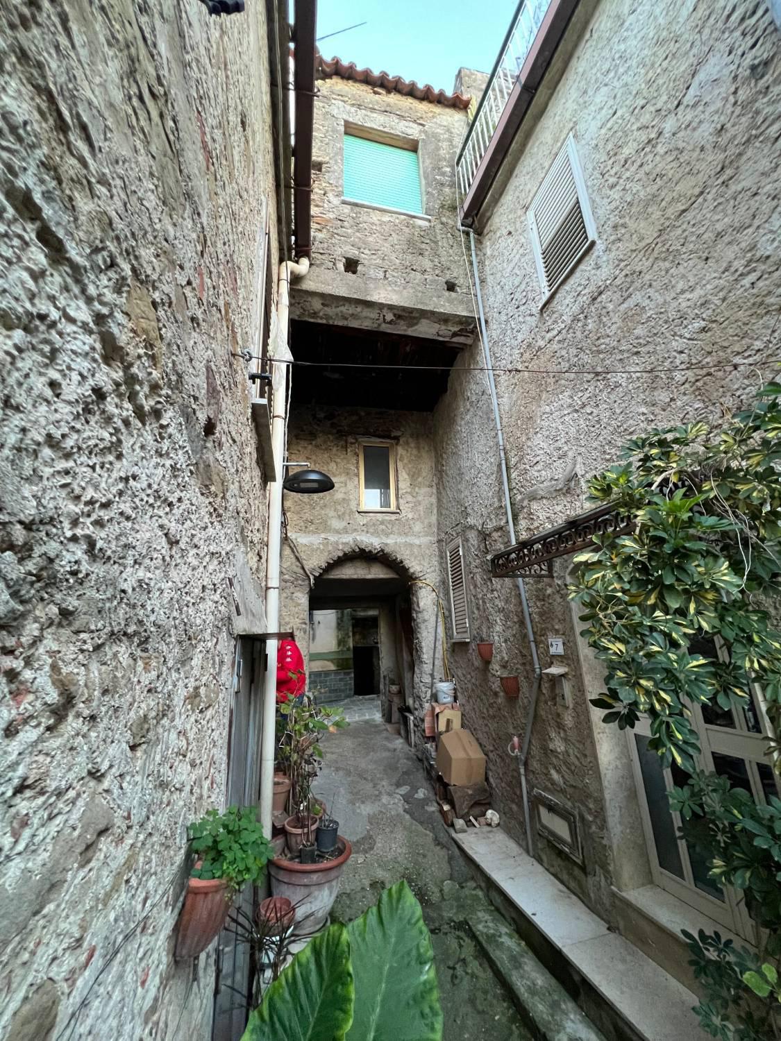 Foto 1 di 20 - Casa indipendente in vendita a Ogliastro Cilento