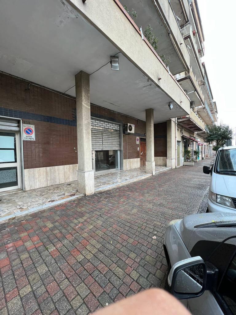 Fondo commerciale in affitto a Battipaglia (SA)