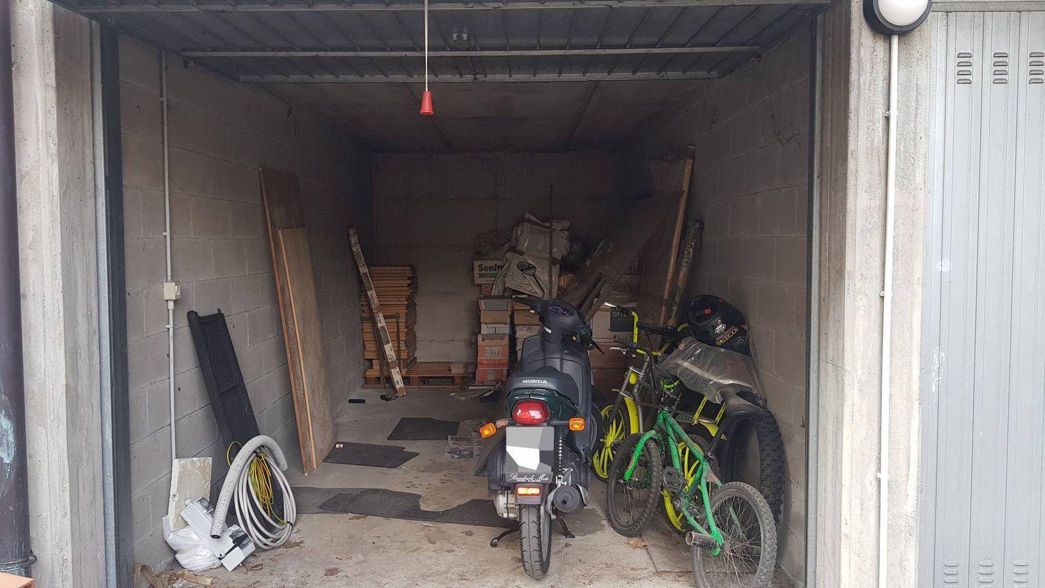 Garage/Box/Posto auto in vendita a Lainate (MI)