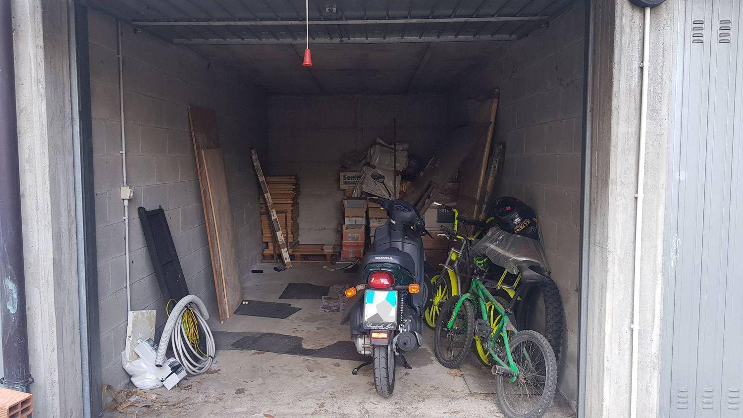 Garage/Box/Posto auto in vendita a Lainate (MI)