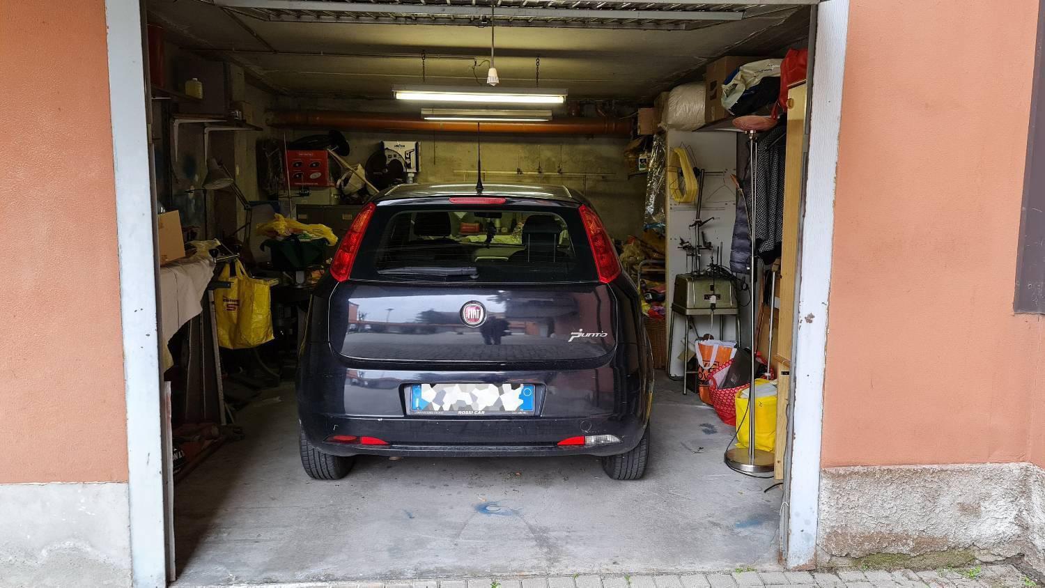 Garage/Box/Posto auto in vendita a Lainate (MI)