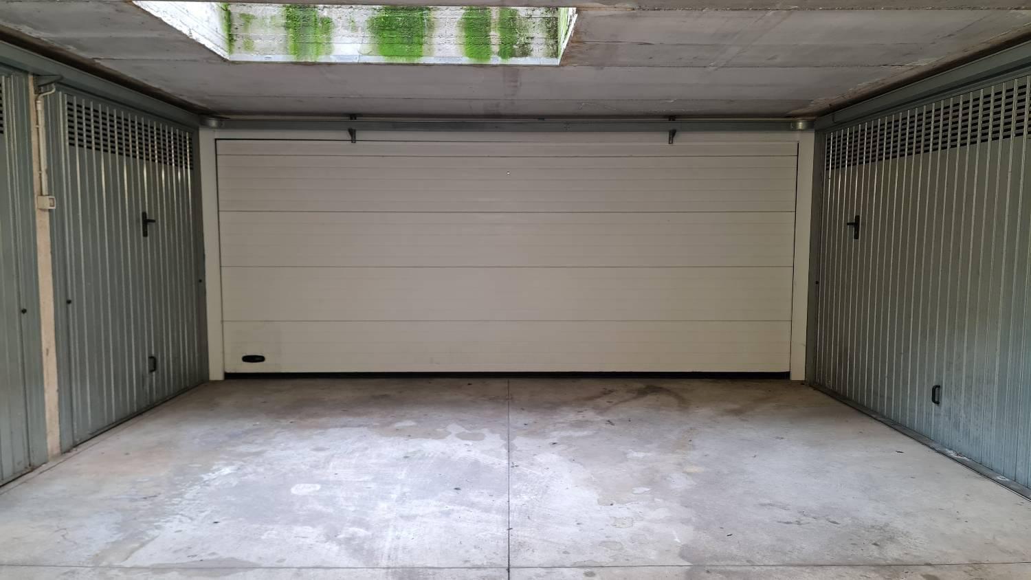 Garage/Box/Posto auto in vendita a Lainate (MI)