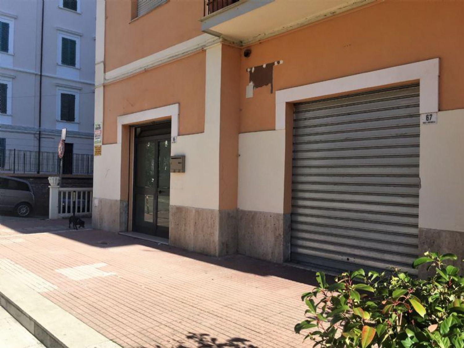 Fondo commerciale in affitto a Chieti (CH)