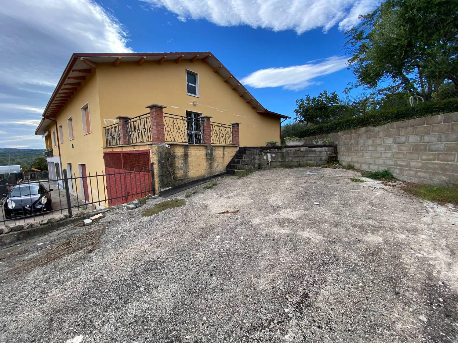 Casa indipendente in vendita a Fara Filiorum Petri (CH)