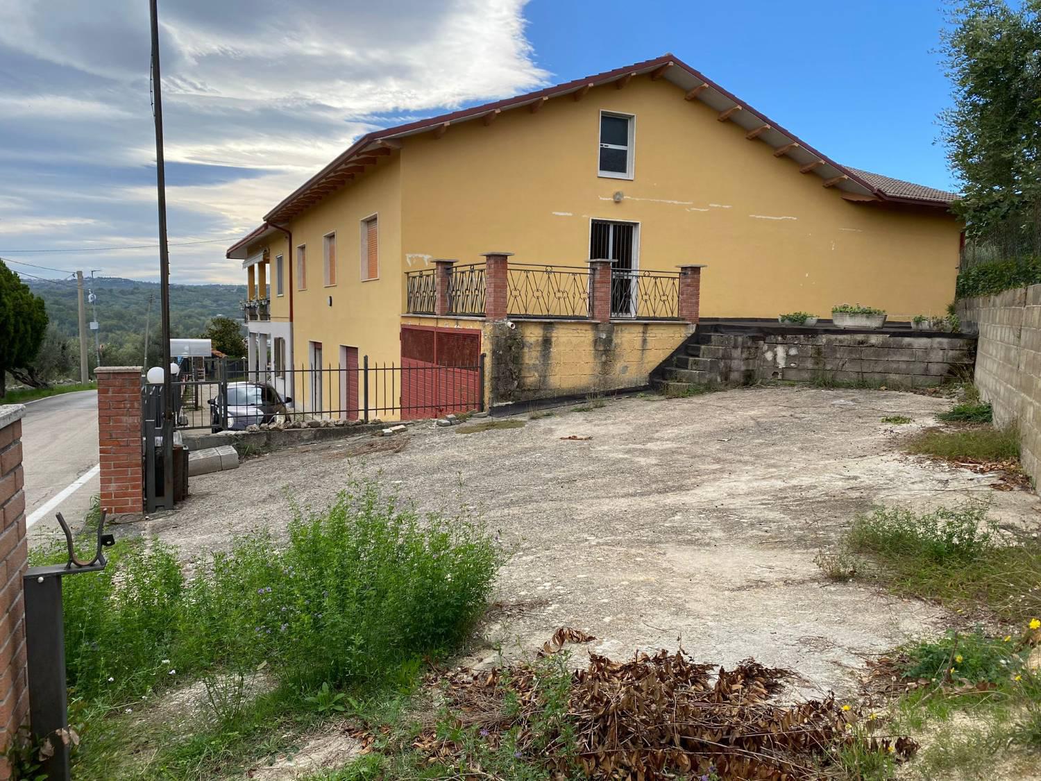 Casa indipendente in vendita a Fara Filiorum Petri (CH)