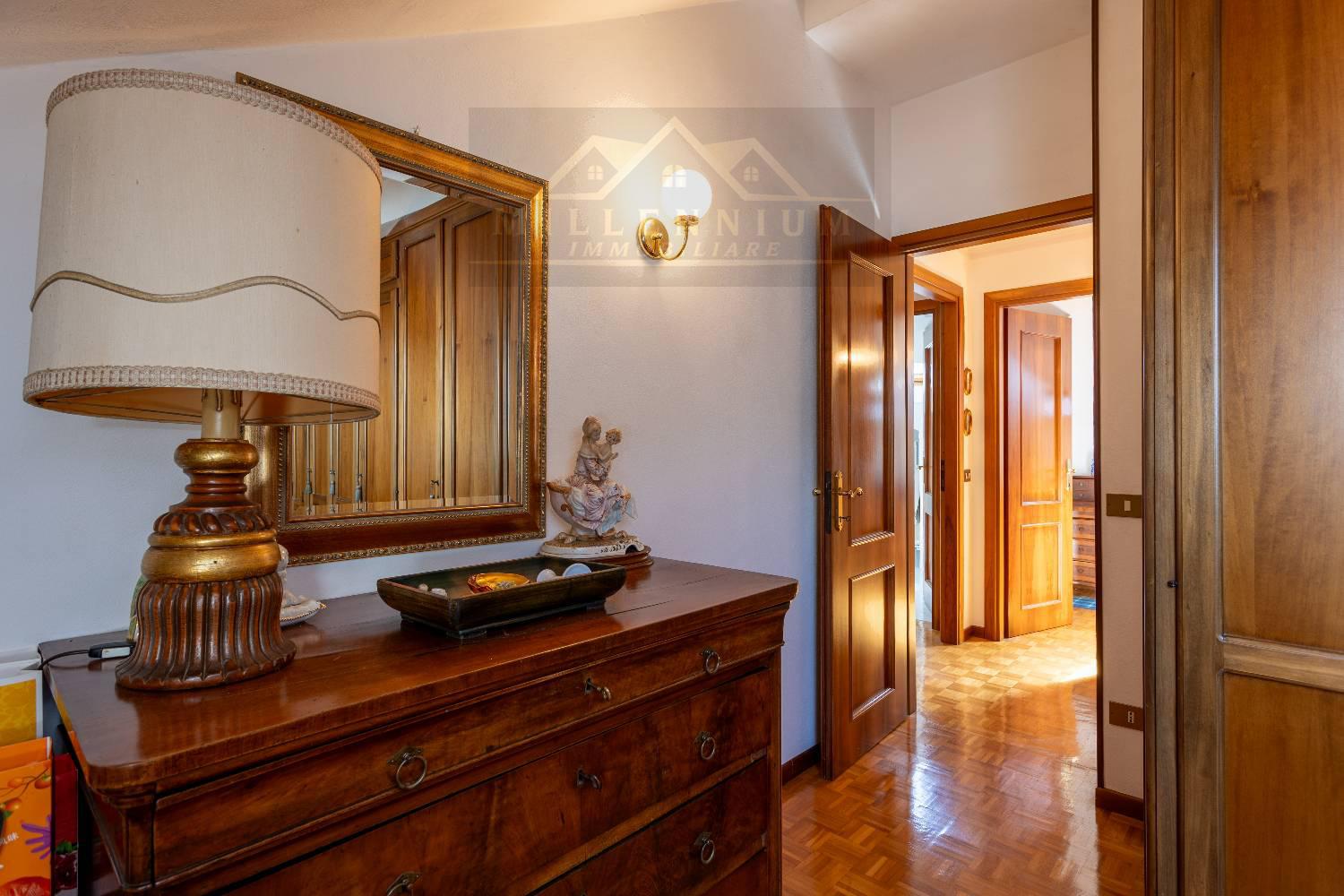 Foto 10 di 26 - Villa in vendita a Stresa