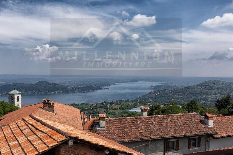 Foto 2 di 16 - Villa in vendita a Nebbiuno