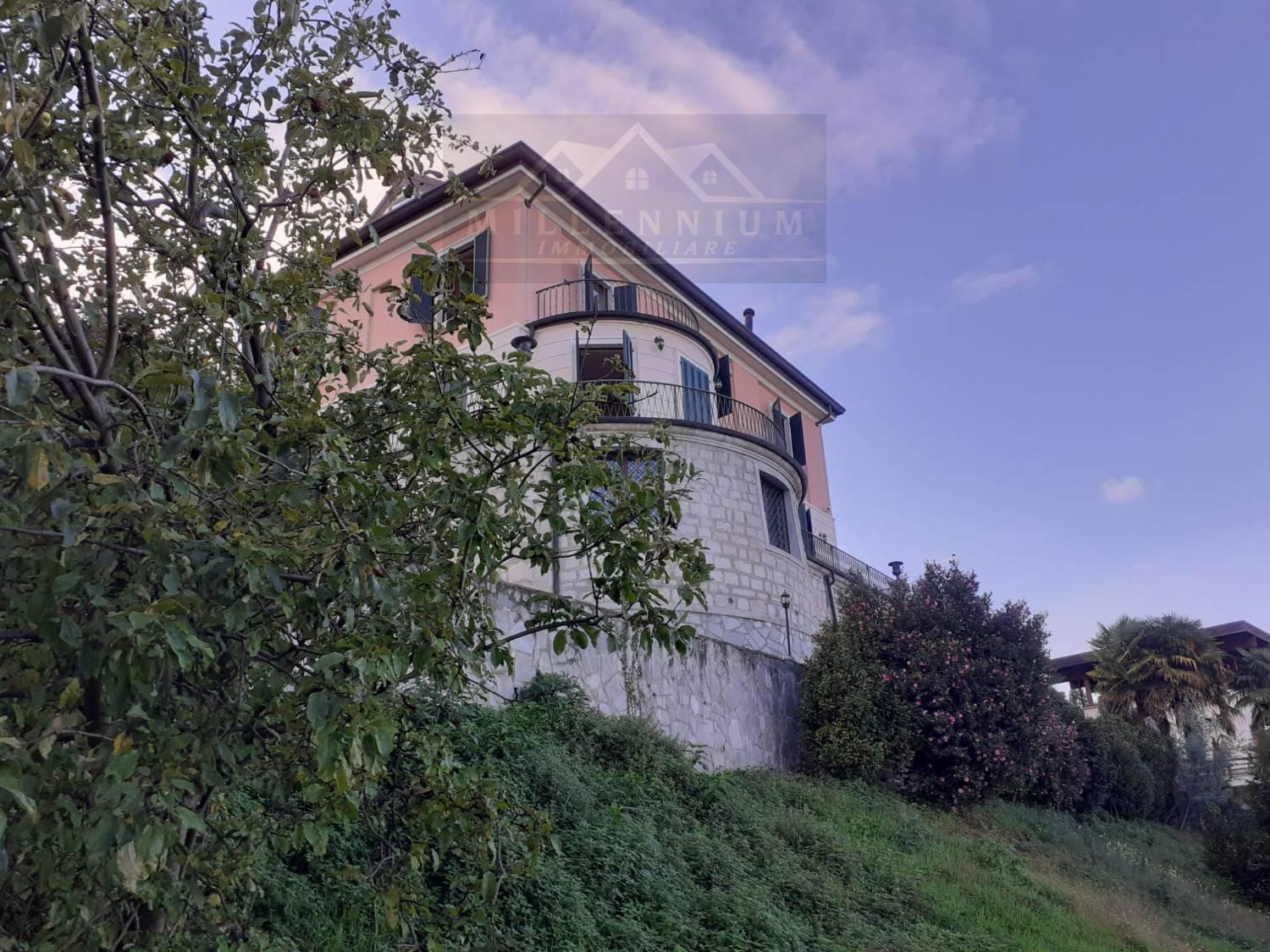 Foto 5 di 26 - Villa in vendita a Stresa