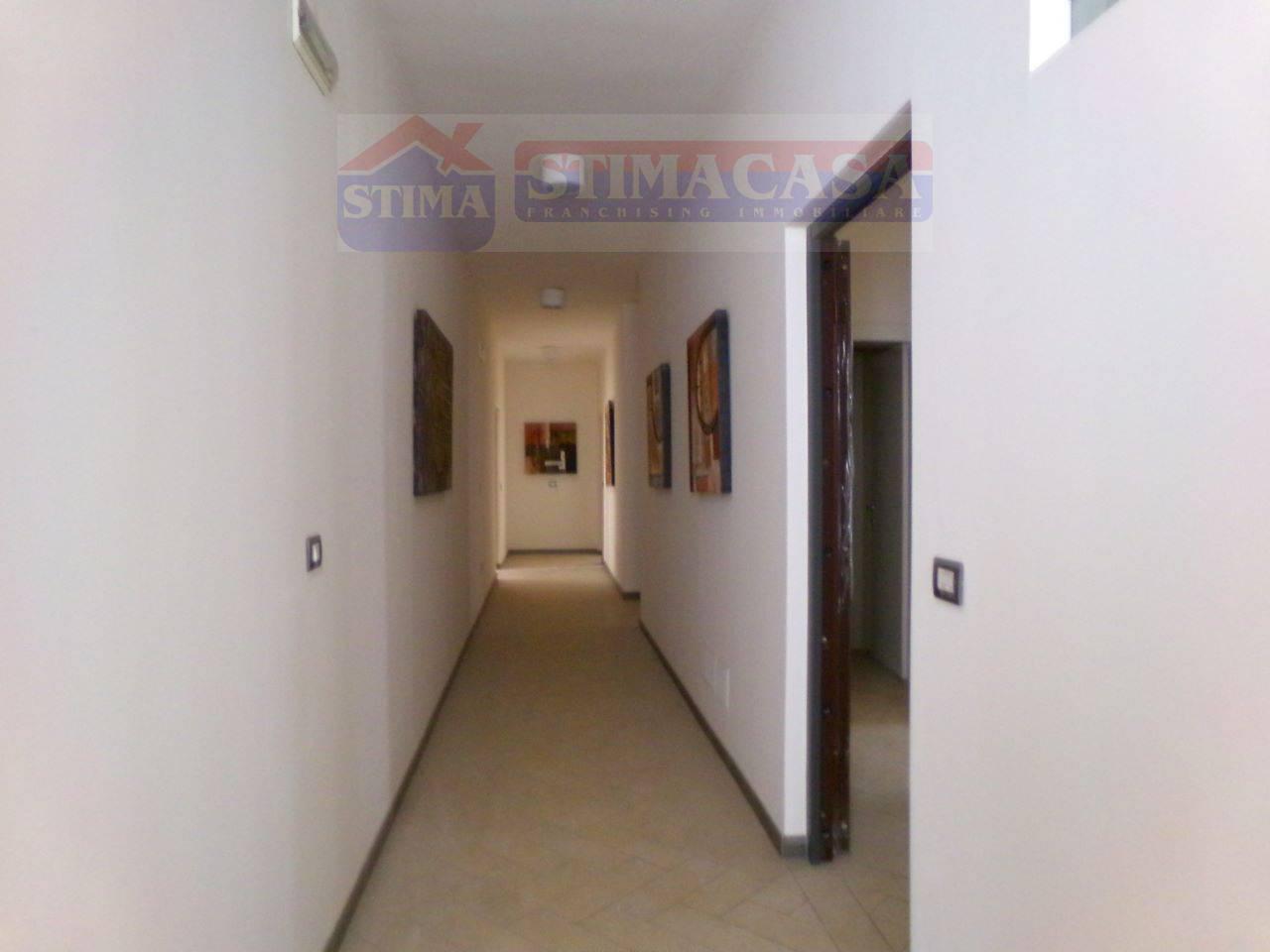 Foto 13 di 23 - Palazzo o stabile in affitto a Aversa