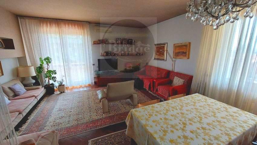 Foto 1 di 19 - Appartamento in vendita a Modena