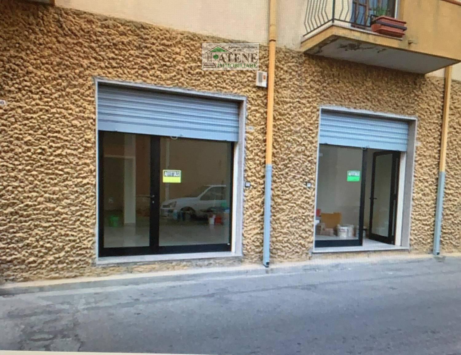 Foto 1 di 5 - Negozio in affitto a Cagliari