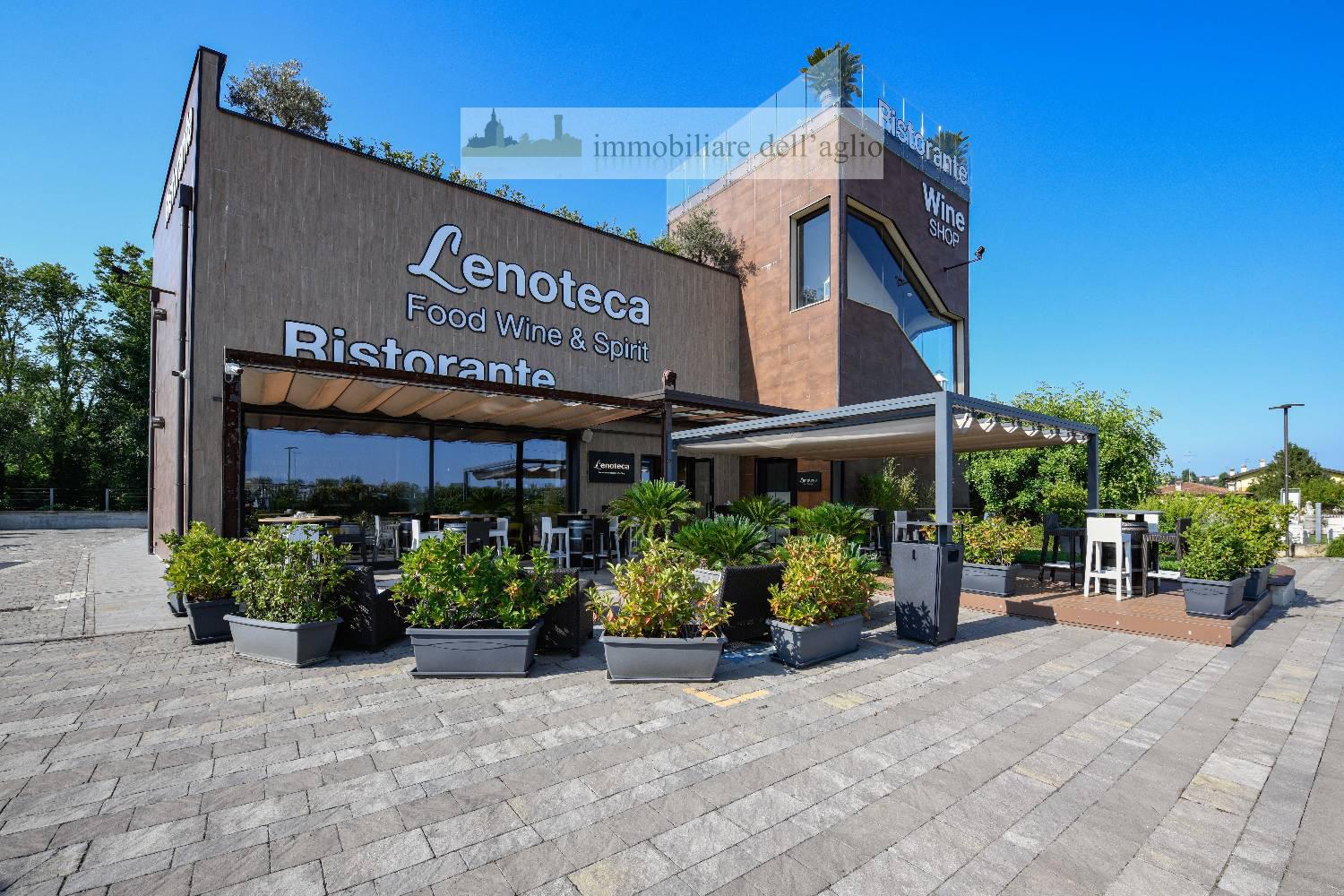 Attività commerciale in vendita a Peschiera Del Garda (VR)