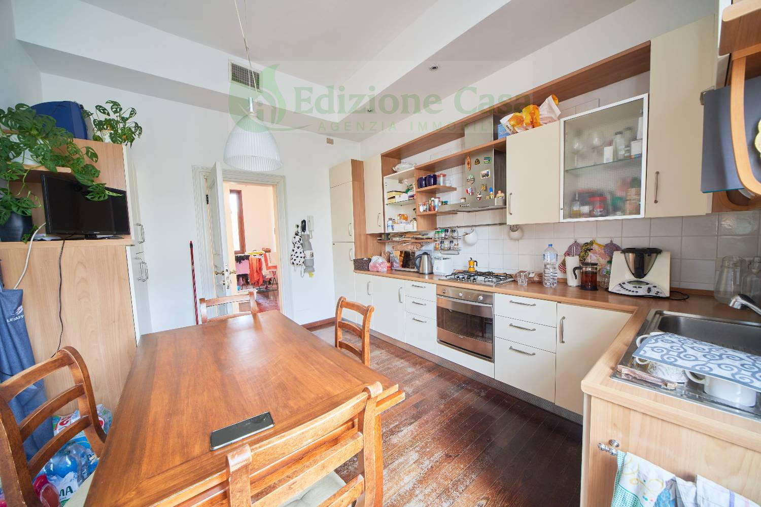 Foto 27 di 29 - Appartamento in vendita a Parma