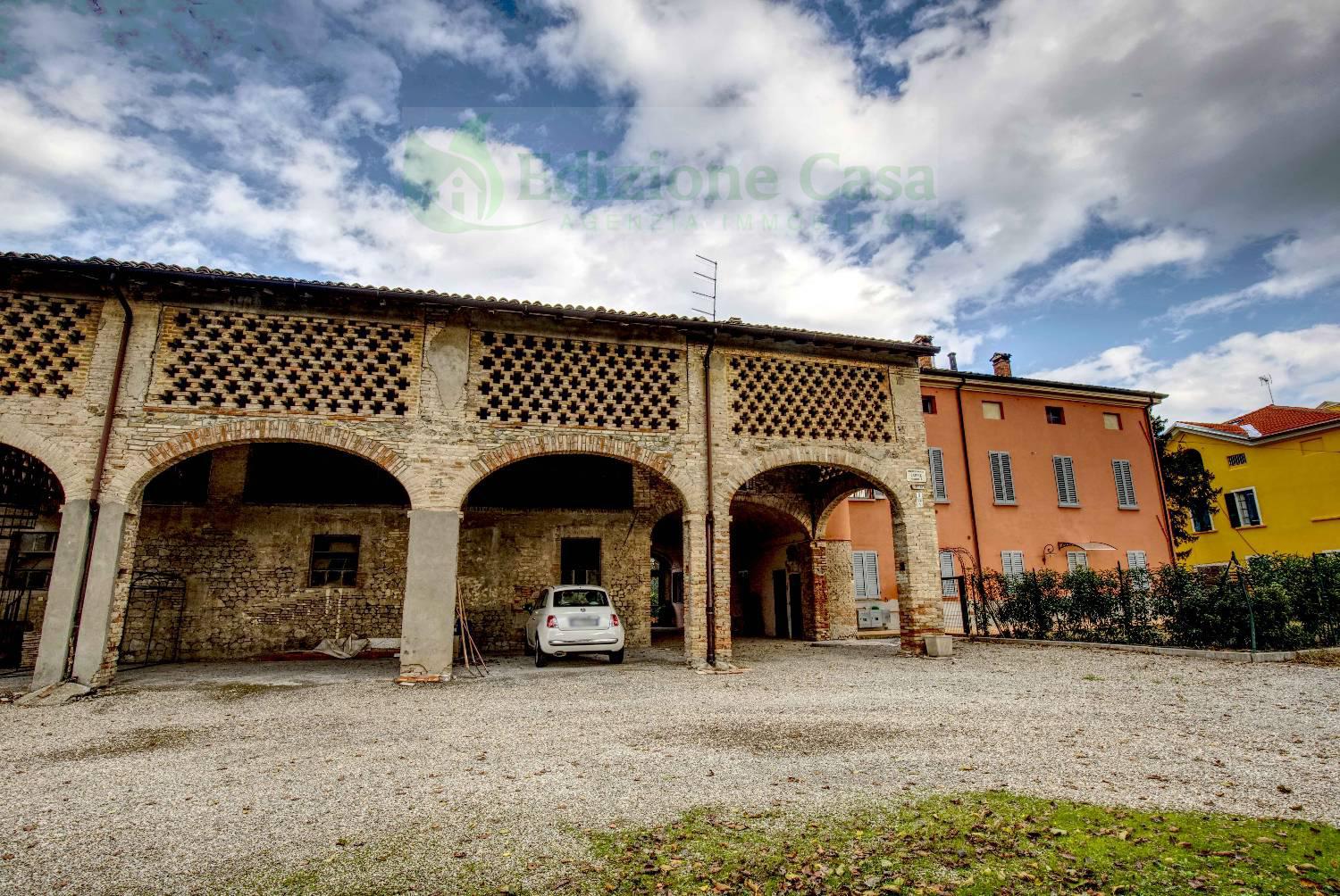 Foto 3 di 27 - Appartamento in vendita a Parma