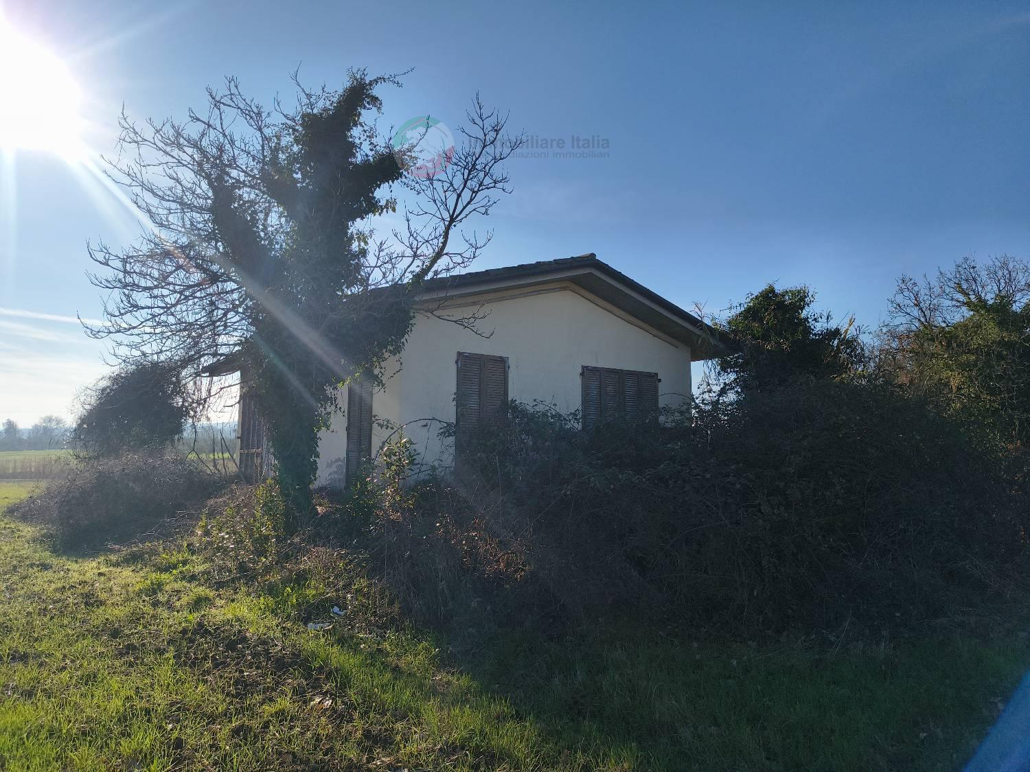 Magazzino in vendita a Misano Adriatico (RN)