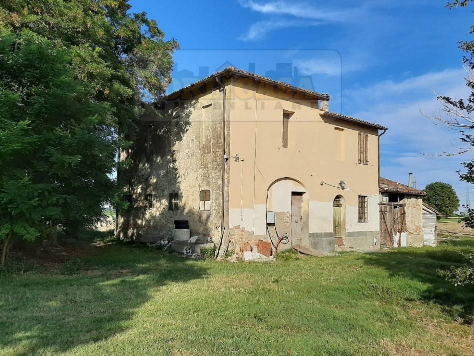 Casa indipendente in vendita a Cava, Forlì (FC)
