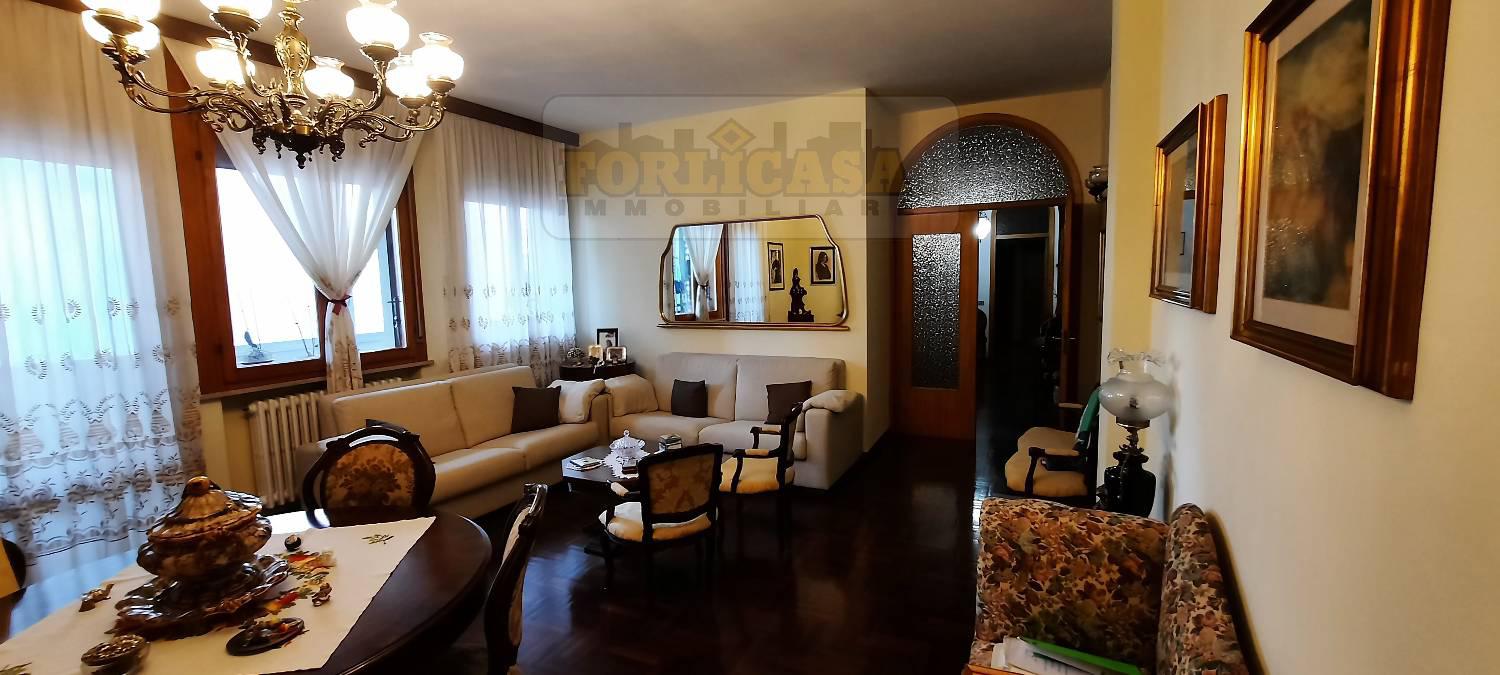 Foto 2 di 23 - Appartamento in vendita a Forlì