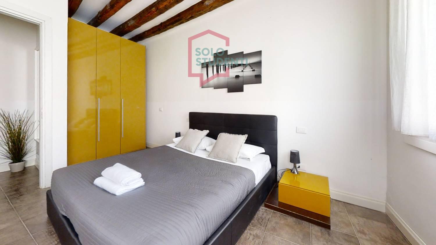 https://img.idia-cdn.it/images/wm/1759/34257/__IAAS1zU__Cannaregio-Bedroom1.jpg