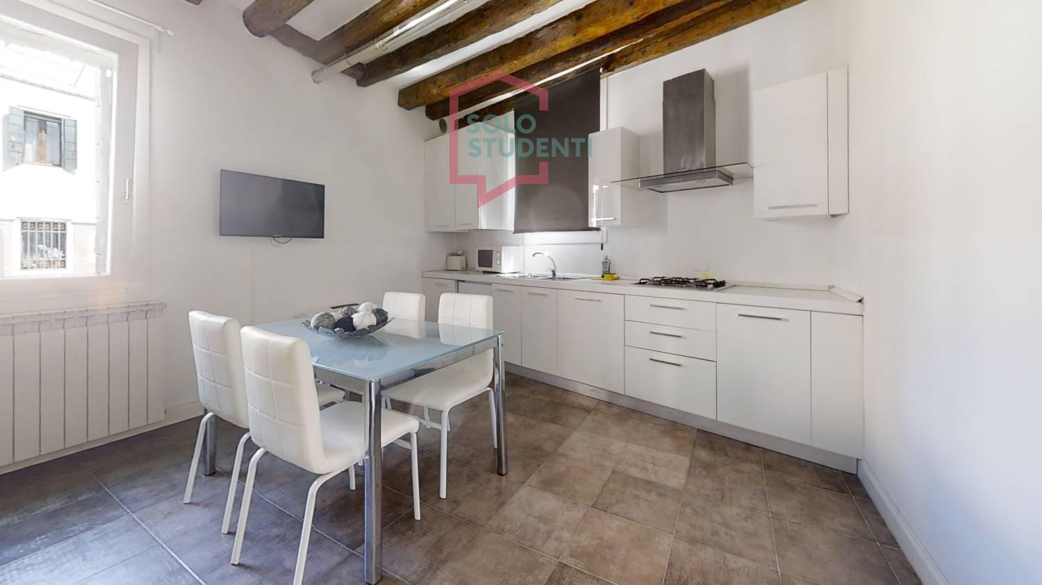 https://img.idia-cdn.it/images/wm/1759/34257/__IAAS1zU__Cannaregio-Kitchen.jpg