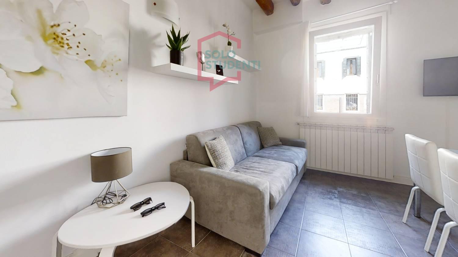 https://img.idia-cdn.it/images/wm/1759/34257/__IAAS1zU__Cannaregio-Living-Room.jpg