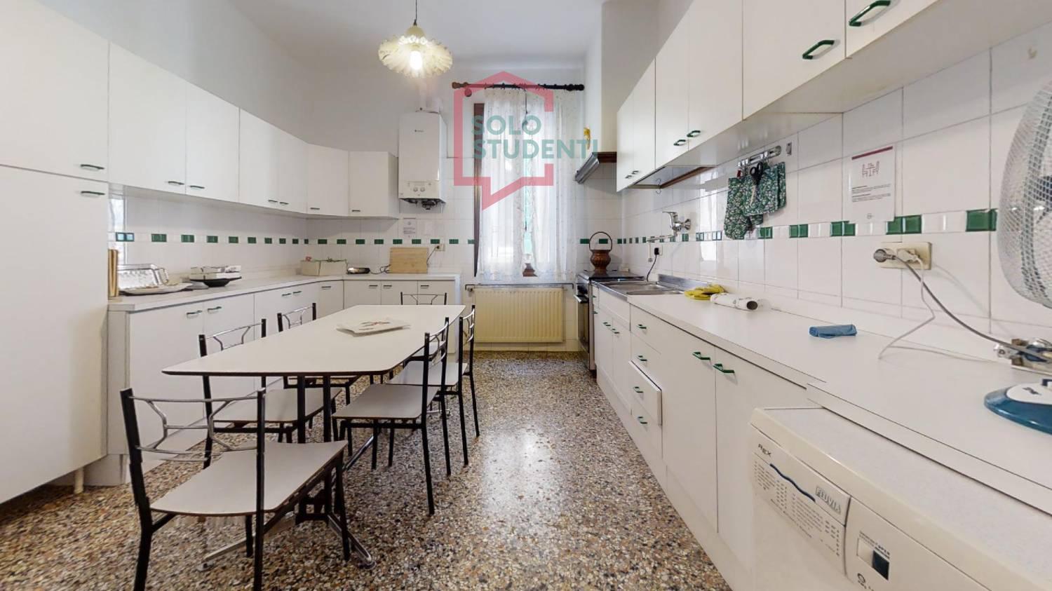 https://img.idia-cdn.it/images/wm/1759/36842/__IAAS1zU__Castello-R-Kitchen.jpg